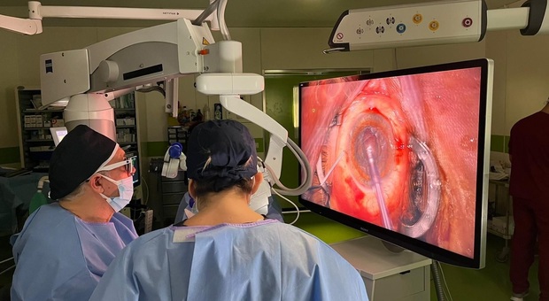 Ospedale di Pozzuoli, la chirurgia oculistica adesso è in 3D
