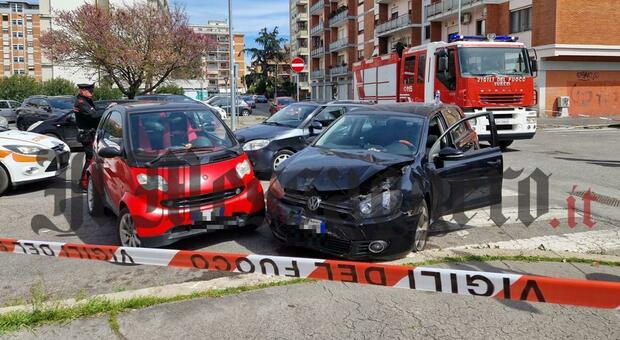 Incidente a Latina, scontro all'incrocio tra via San Tommaso d'Aquino e via Pontinia: 5 feriti in ospedale