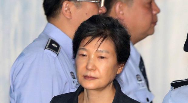 Corea del Sud, tangenti, truffe e scandali: chiesti 25 anni per la “sciamana” della ex presidente