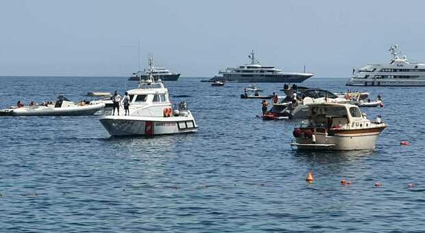Incidente a Capri, barca si capovolge a Marina Piccola: salvati i sei occupanti