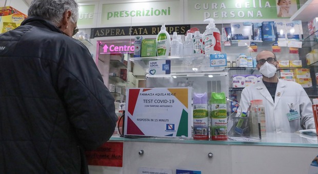 Covid in Campania, vaccini a rilento e cresce il numero dei positivi: «Ma quasi tutti asintomatici»