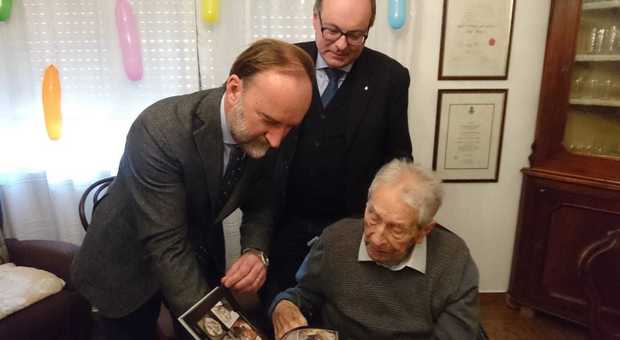 Giuseppe "Bepi" Teia il giorno che ha compiuto 109 anni