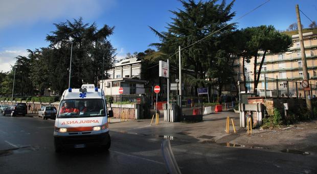 Napoli, nuova emergenza all'ospedale San Paolo: ci sono solo sette ostetriche