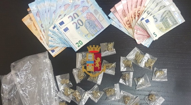 Spaccio di marijuana a Secondigliano, arrestati i due pusher