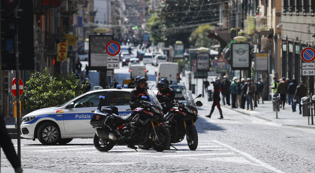 Napoli, tenta il furto in un appartamento a via Toledo ma viene sorpreso dall'inquilino: arrestato 62enne