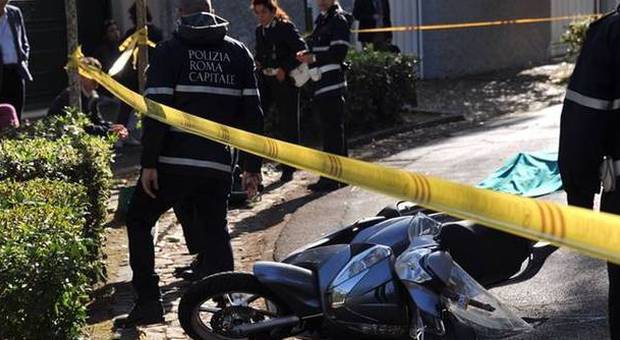 Roma- Fiumicino, auto sbanda: un morto A Palocco motociclista muore sul colpo