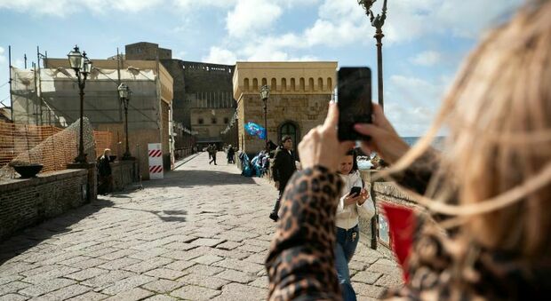 Castel dell’Ovo chiusa ai turisti