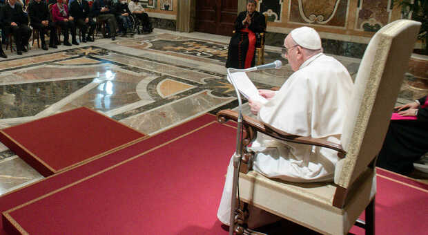 Il Papa «è di nuovo influenzato» ma in Vaticano assicurano che non è il raffreddore di Breznev. Ecco come sta veramente