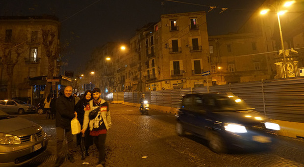 Napoli choc a San Silvestro: uomo in auto colpito da proiettile. L'ipotesi di una pallottola vagante