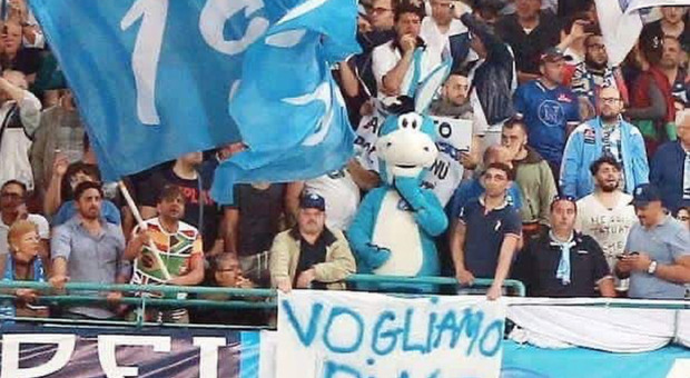 Napoli, Le Iene al Maradona per Pino: la mascotte resta fuori dallo stadio