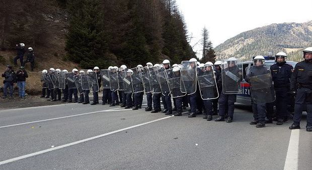 L'Austria fa marcia indietro: 80 poliziotti in più al Brennero per gli immigrati