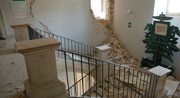 L'interno del Municipio dell'Aquila dopo il sisma del 6 aprile