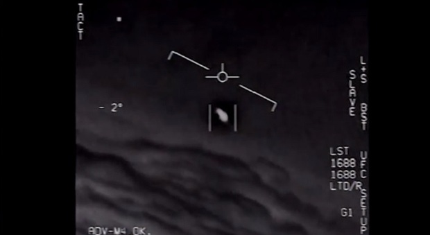 Il marine che avvistò l'Ufo: "Era reale, non veniva dalla Terra". Lungo 12 metri, aveva la forma di un Tic-Tac