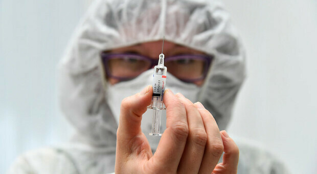 Covid, in arrivo altri due vaccini: «In estate il vero impatto». Dal governo 400 milioni