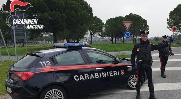Un posto di blocco dei carabinieri di Ancona