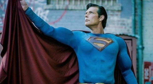 Superman, morto Christopher Dennis: fu per 30 anni il volto del supereroe sulla Hollywood Boulevard