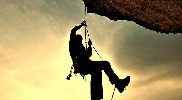 Tragedia in Lessinia: uomo si arrampica sulla falesia, cade e muore (Foto di aatlas da Pixabay)