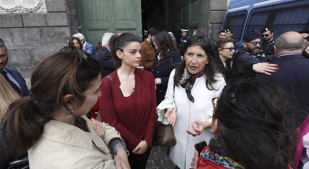 Napoli, pochi genitori in piazza per Nico: una delegazione incontra l'assessore Palmieri