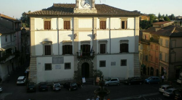 Scuole medie chiuse a Ronciglione, minoranza contro il sindaco Mengoni