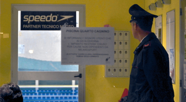 Milano, disabile di 32 anni morto annegato in piscina durante un corso di nuoto. Ipotesi attacco di panico