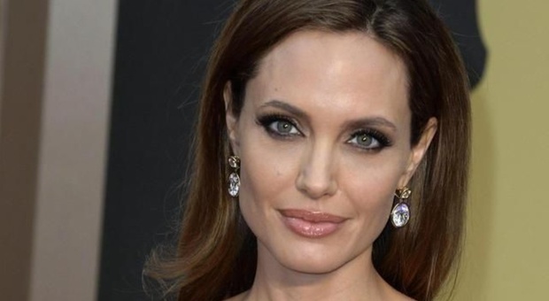 Angelina Jolie, la figlia Zahara è stata ammessa al college: la foto che rende orgogliosa l'attrice