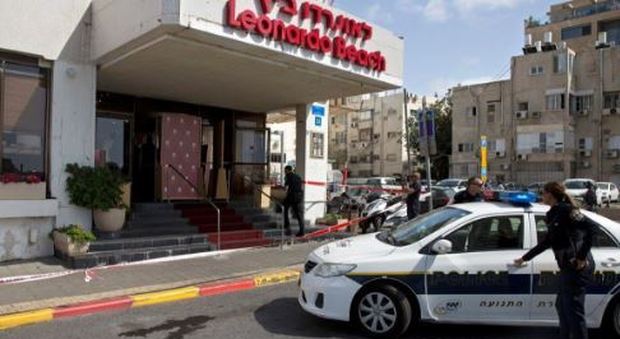 Tel Aviv, palestinese di 18 anni ferisce cinque persone in due hotel sul lungomare