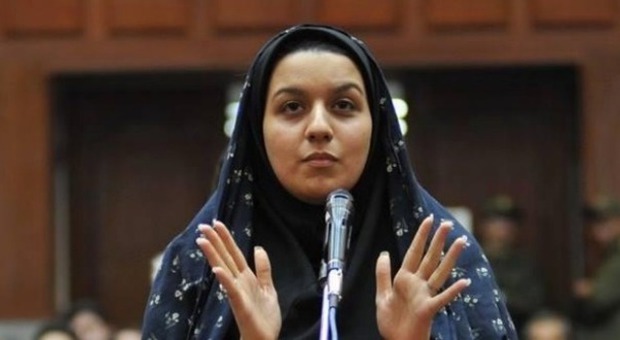 Iran, condannata a morte perché reagì a stupro. Il mondo si mobilita e il regime rinvia l'esecuzione
