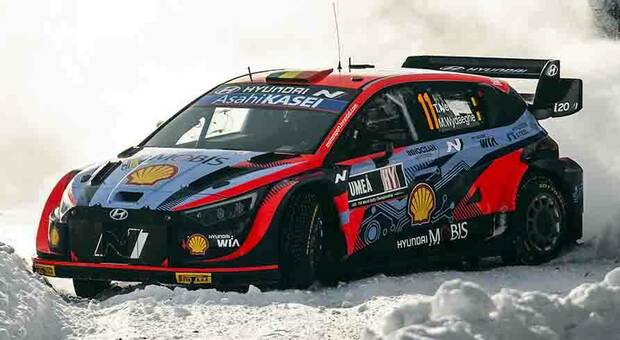 La Hyundai di Neuville in testa al Rally di Svezia