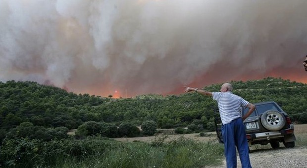 Maxi incendio tra Spagna e Portogallo