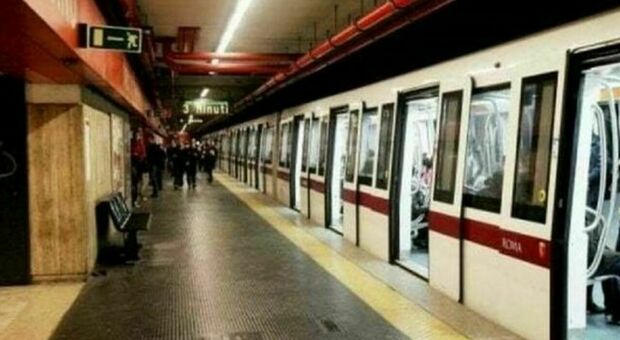 https://statics.cedscdn.it/photos/MED/78/77/8637877_05094548_8333400_04072426_metro_roma_chiusa.jpg