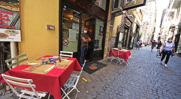Fase 3 tra hotel chiusi e locali in affanno: la crisi Covid non molla Napoli