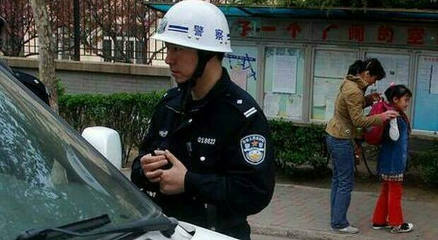 Un camionista cinese si suicida a un posto di blocco della polizia per una multa di 250 euro