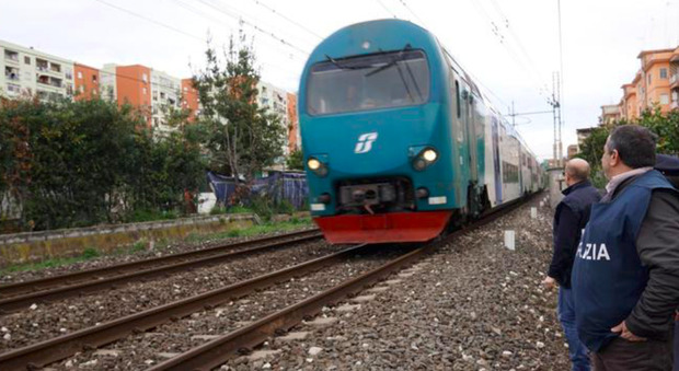 Uomo investito e ucciso dal treno sulla linea Milano-Torino: rallentamenti in entrambe le direzioni
