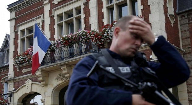 Seine-Maritime, vicino Rouen, è l'ultimo bersaglio del terrore. Le autorità mettono in guardia il popolo social