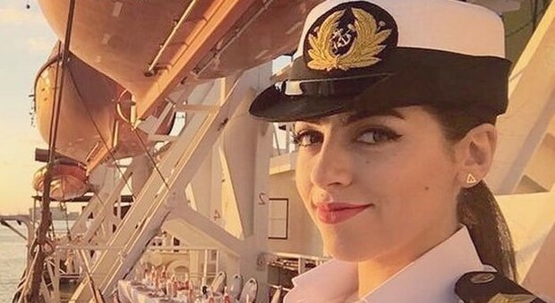 Suez, la prima donna capitano di nave accusata di aver bloccato il canale: «Notizia fake, invidiosi del mio successo»