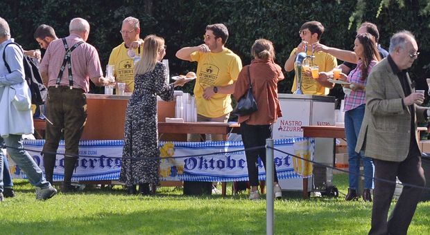 L'Oktoberfest al Circolo Canottieri Aniene: un grande successo tra birra e piatti della festa tedesca