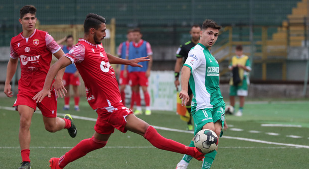 Un contrasto durante Avellino-Ancona Matelica finita 0-1