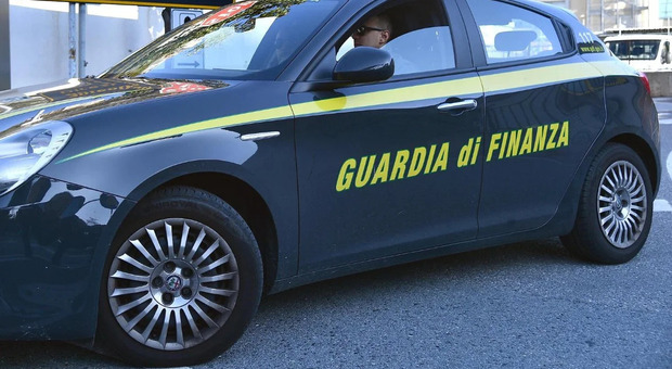 Abusivismo e contraffazione, attivato il piano sicurezza della Finanza a Pesaro con 9 nuovi allievi marescialli