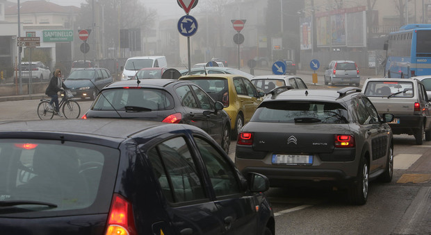 Smog: 103.000 pendolari al giorno Otto su 10 dicono no alla bicicletta