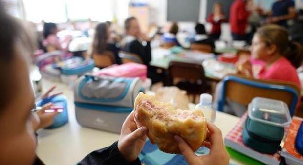 «No al panino libero nelle scuole», il Tar sospende il regolamento Mastella