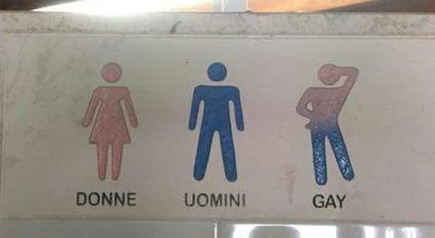 Lecce, il B&B ha la toilette per gay: scoppia la polemica