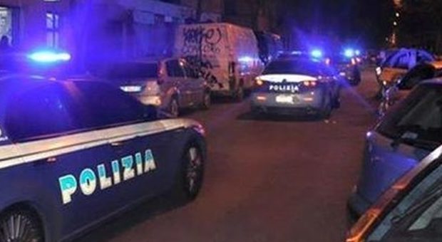 Milano, spari contro madre e la figlia di 14 anni al matrimonio rom: arrestati due parenti della baby sposa