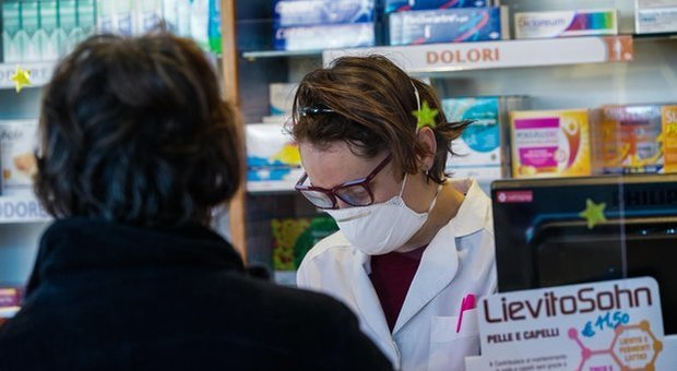 Coronavirus, i farmacisti denunciano: «Siamo noi le vittime del caro-mascherine, servono prezzi imposti»