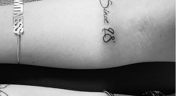 Chiara Nasti sbaglia tatuaggio, pioggia di critiche su Instagram: «Capra dal '98». E lei risponde così