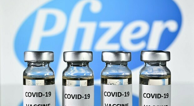 Omicron, l'annuncio di Pfizer: «Vaccino aggiornato sarà pronto in primavera»