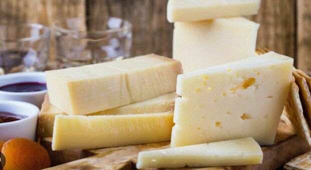 Bimba grave dopo aver mangiato formaggio a latte crudo, i rischi e i sintomi da non sottovalutare