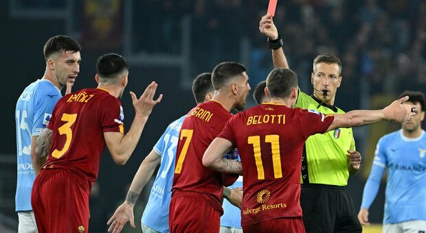 Ibanez espulso nel derby, ecco perché ha ricevuto due cartellini gialli in 33 minuti. Lazio-Roma subito volto