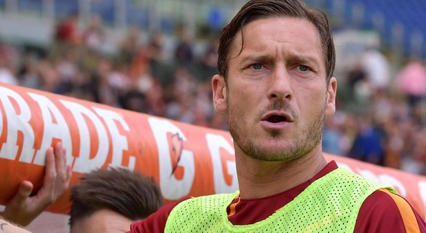 Roma, Totti non convocato per il Pescara: out per una contusione all'alluce