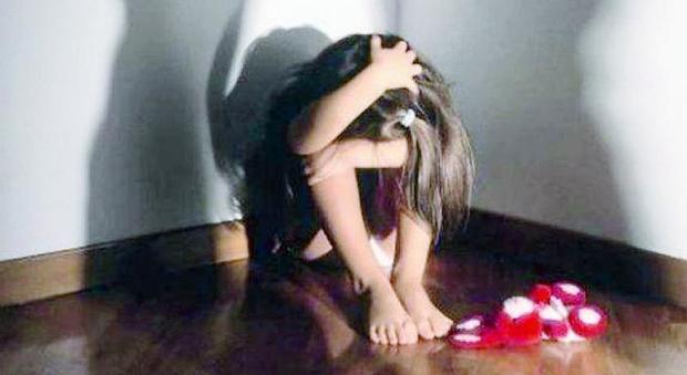 Palermo, fanno prostituire la figlia di 9 anni: arrestati il padre, la madre e due clienti