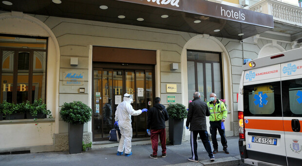 Covid hotel quasi saturi a Milano. L'Ats: «Pronti con nuove strutture per l'isolamento»